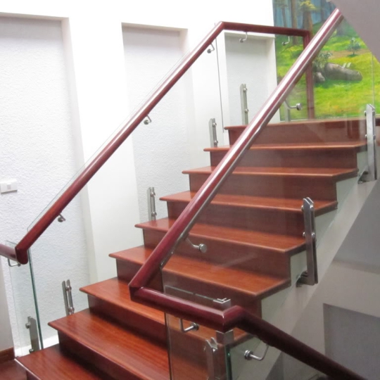 Lan Can Cầu Thang Kính Cường Lực Mẫu Thực Tế